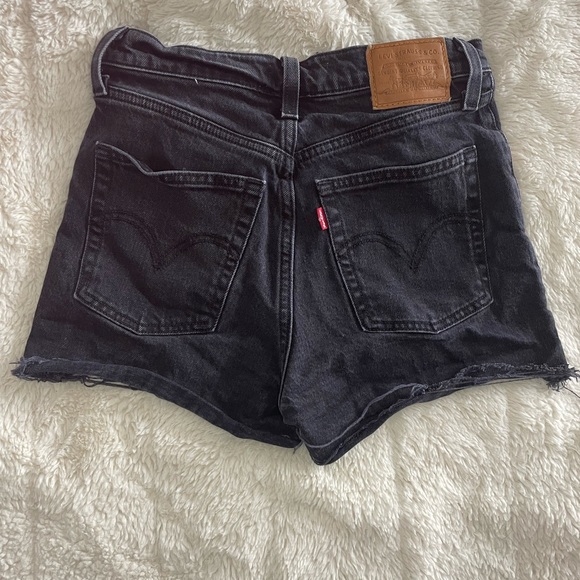 high waisted button up black Jean shorts from Levis - Picture 2 of 3